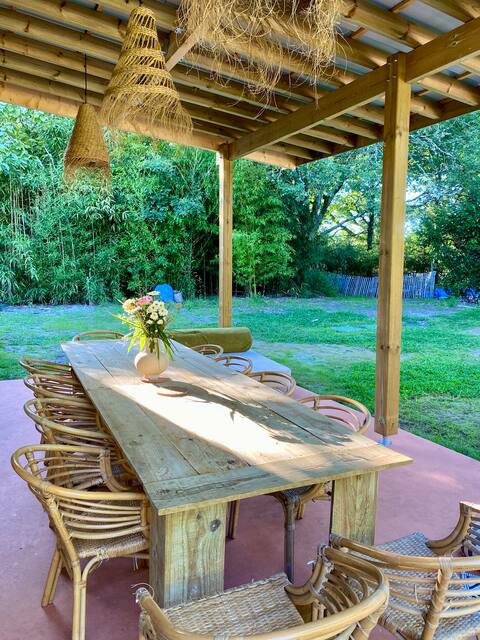 Traditional renovated Landes house in a green setting