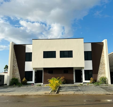 CasaTua Suriname 14A

MOOD