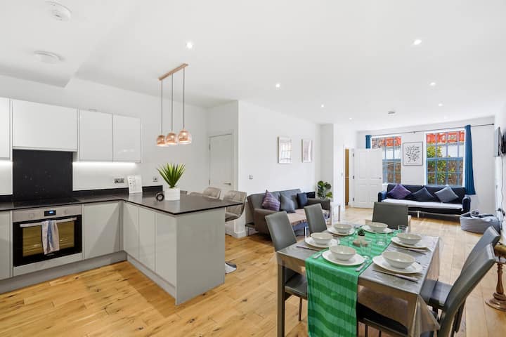 Modern House In Jewelleryquarter - West Midlands