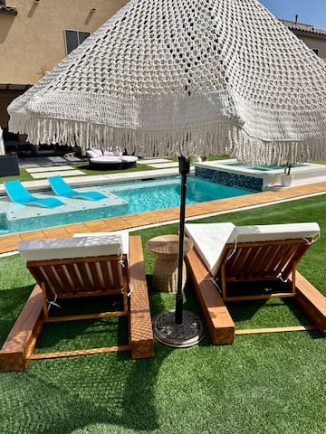 Villa Celine-10 min Strip & Airport! 7min stadium!