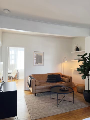 Hidden Gem: Sunny 2BR Guest Suite in Williamsburg