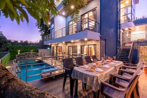 StayVista Sunflower Villa – Pool & Mountain View