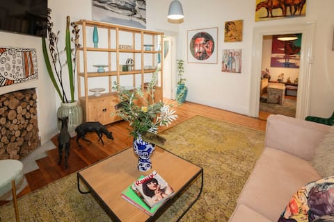 Top performing Airbnb: The Citroën cottage by Bromley & Co in Daylesford