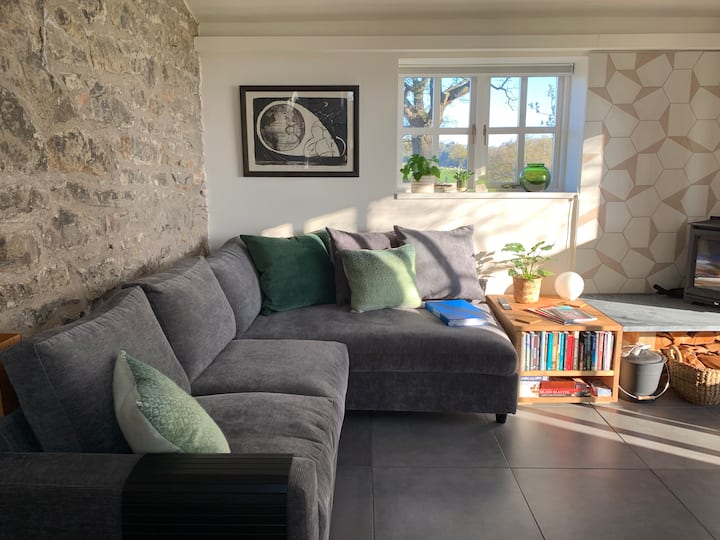 New Rural Tiny Home, Lovely Views Patio Log Burner - North Wales