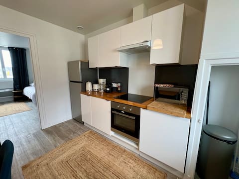 Top Airbnb: St-Nazaire-The Celebrity-City Center-New in Saint Nazaire