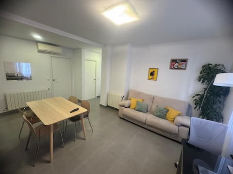 Anuncio de Airbnb popular: Room in Valencia's Center en El Pla Del Real
