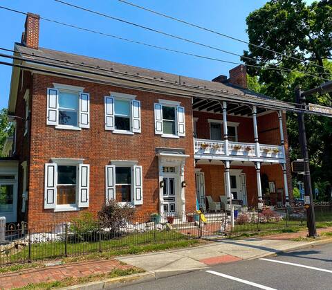 The Old House 4Bed/3Bath (Whole House)