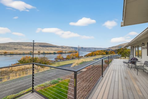 Riverside Retreat. 5BR. Hot Tub. Sleeps 13. Views.