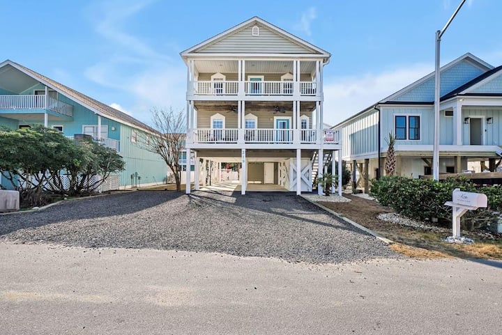 Castle In The Sand / 219 Gerda Ave - Holden Beach, NC