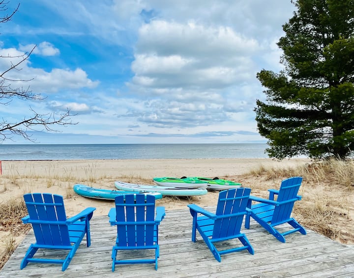 Private Beach•Kayaks•SUP•Volley Ball•Game Room