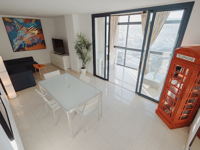 Anuncio de Airbnb popular: 29 Floor:luxury, spacious apartment. Amazing views en Santa Cruz De Tenerife