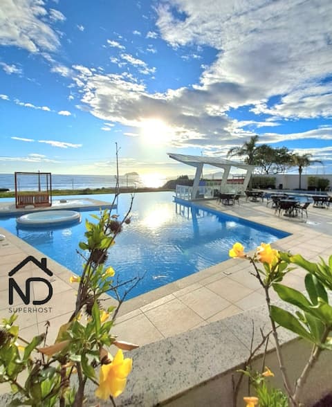 Vacation in Paradise Facing the Sea.