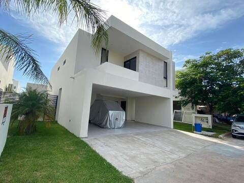 Beautiful and comfortable beach house!