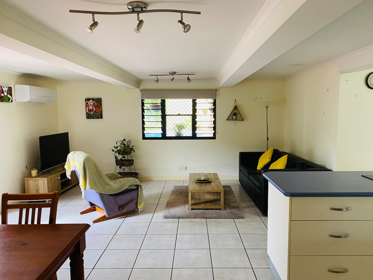 Popular Airbnb listing: Spacious Two Bedroom guest house in Nightcliff in City Of Darwin