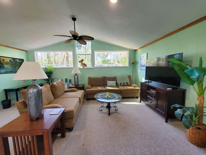 <:><Deal New Pineapple Cottage Close 2 Beach & All - Edgewater, FL
