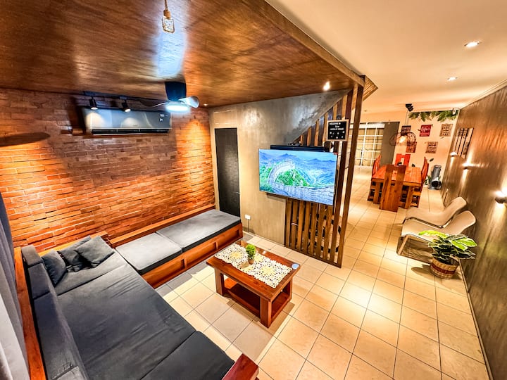 4 Rooms Entire Home w/ Garage, near Airport.