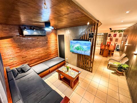 Korean Industrial Vibe, Spacious Home, 8-12 Guests