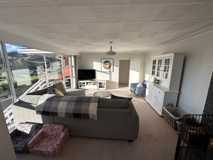 4/5 Bedroom Spacious Family Home - Dunedin