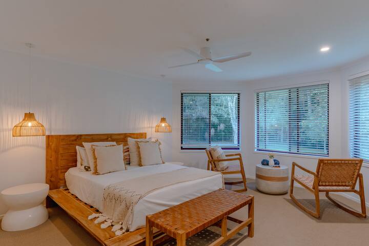 5 Bedroom Retreat + Pool close to National Parks gallery image 4