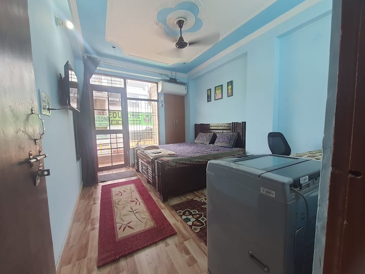 Ez 1bhk/wi-fi/full Kitchen/smarttv/washing Machine - 델리