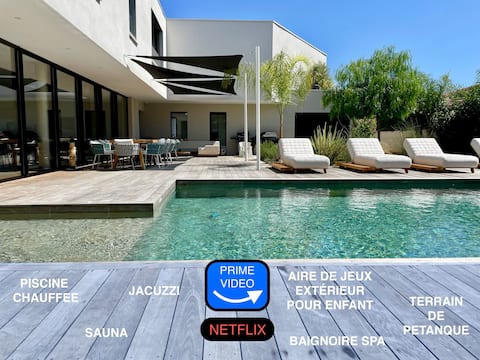 Luxury Villa with Pool and Jacuzzi