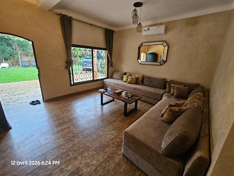 Top performing Airbnb: small villa for family garden private pool in Ghmate