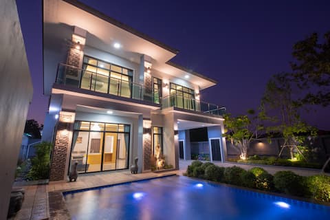 Moonlight Sky Private Pool Villa-Stay Near Airport
