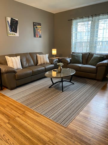 PARK AVE Getaway 4 bdrm/2.5 bath, AC, Parking