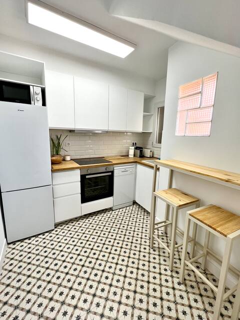 Anuncio de Airbnb popular: Cozy apartment in front of the cathedral en Tarragona