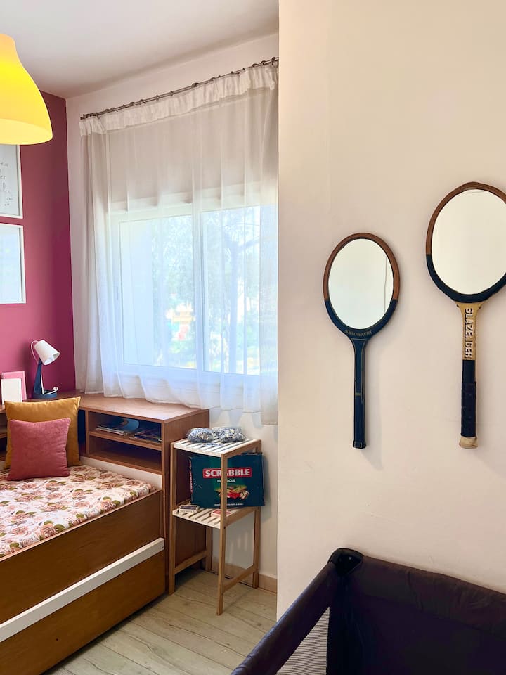 Harmonická izba, v ktorej sa stretáva pohodlie a štýl pre optimálny odpočinok.