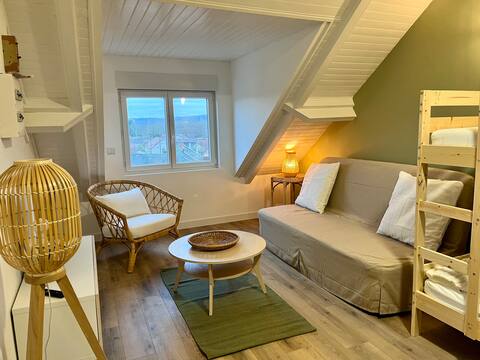 Bright City Center Studio – Air-Conditioned