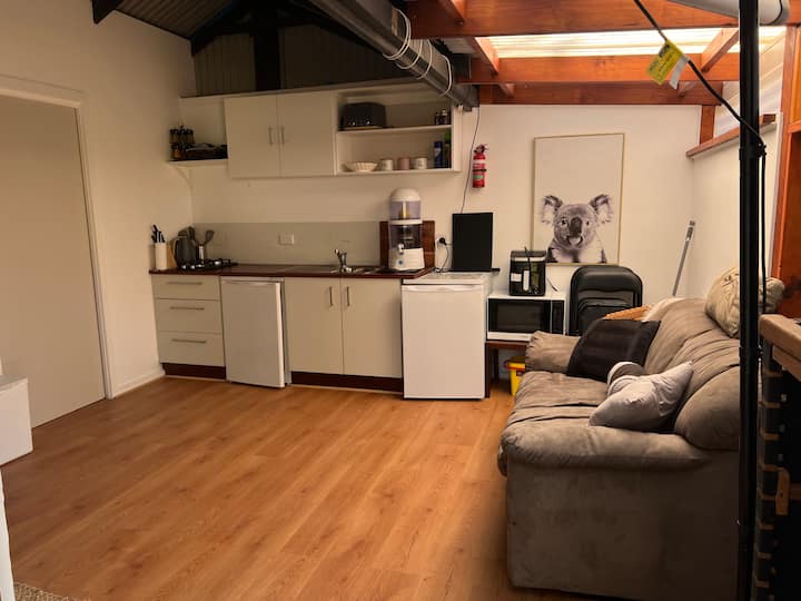 Kangaroo Bungalow - Raymond Island