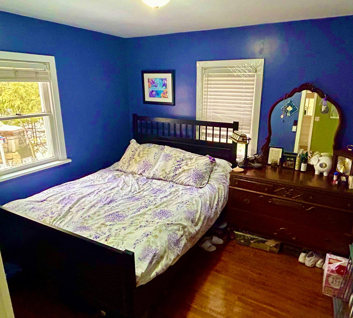 Poshtë dhomës së gjumit 1 me krevat dopio "queen".