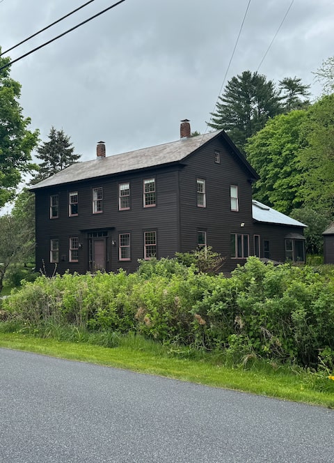 1820 Federalist Farmhouse