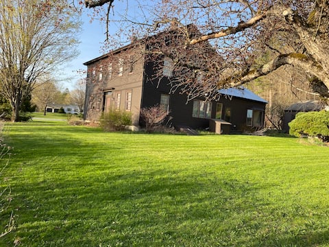1820 Federalist Farmhouse