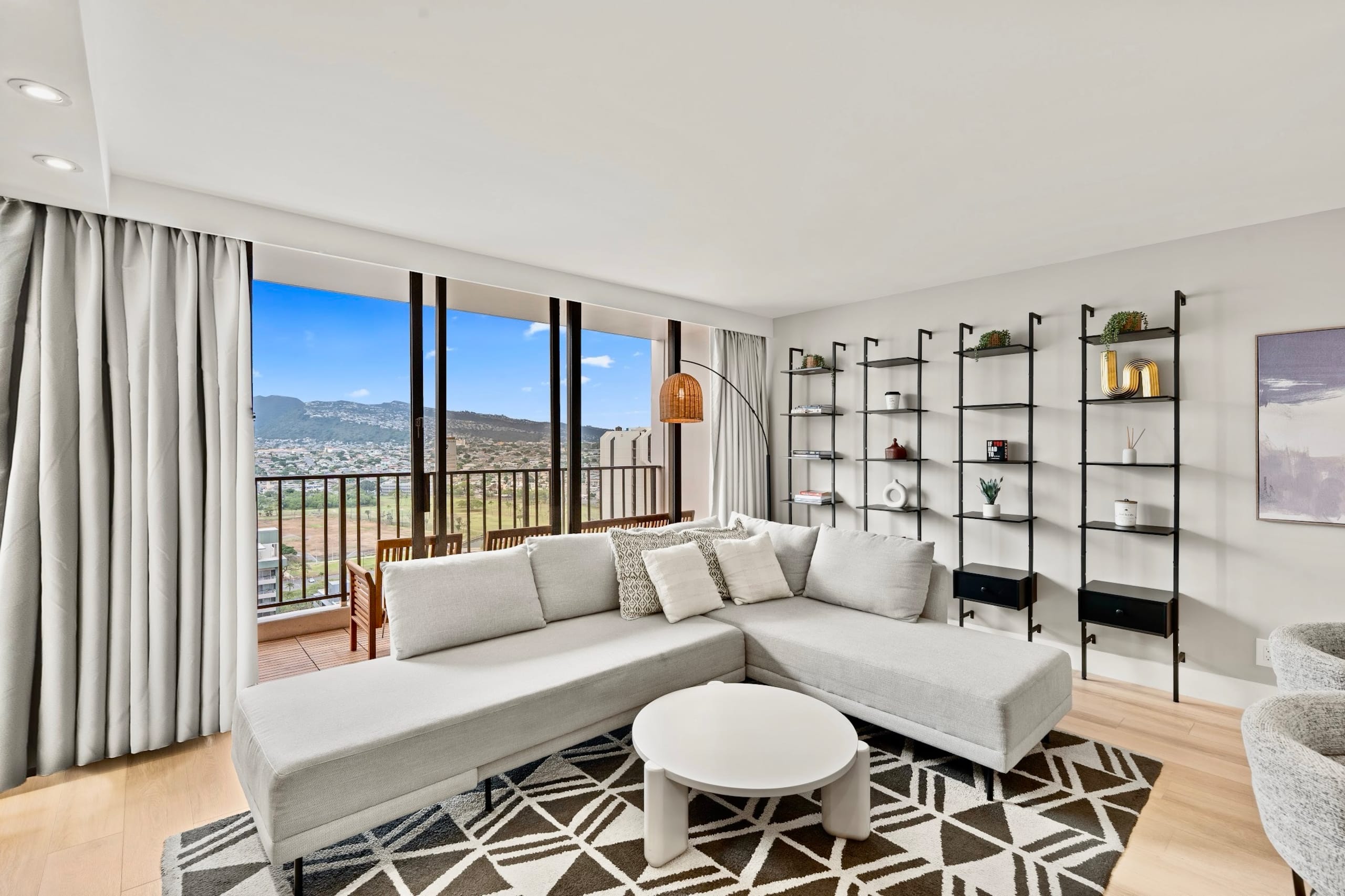 25FL-Upscale Ultra Modern-Premium 1BR W/Parking - Image 10
