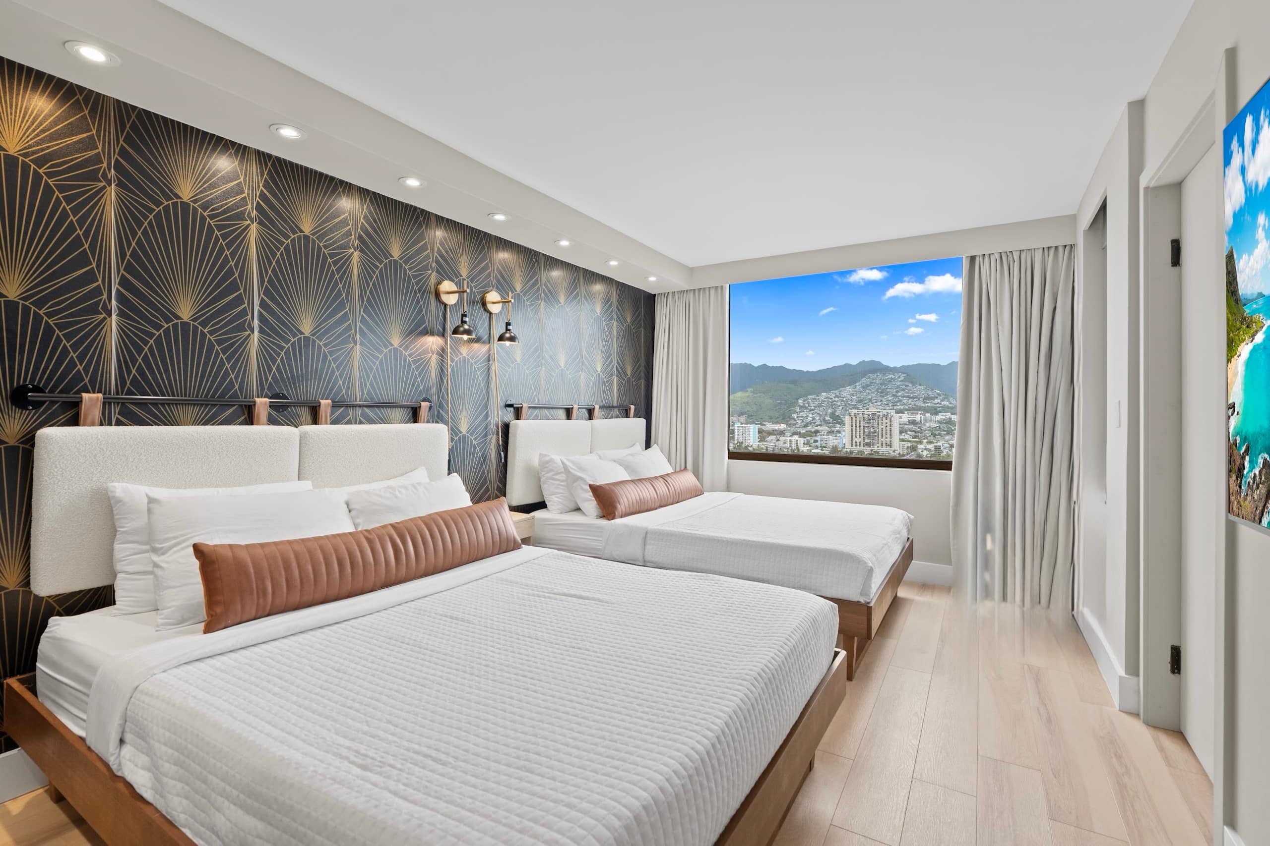 25FL-Upscale Ultra Modern-Premium 1BR W/Parking - Image 1