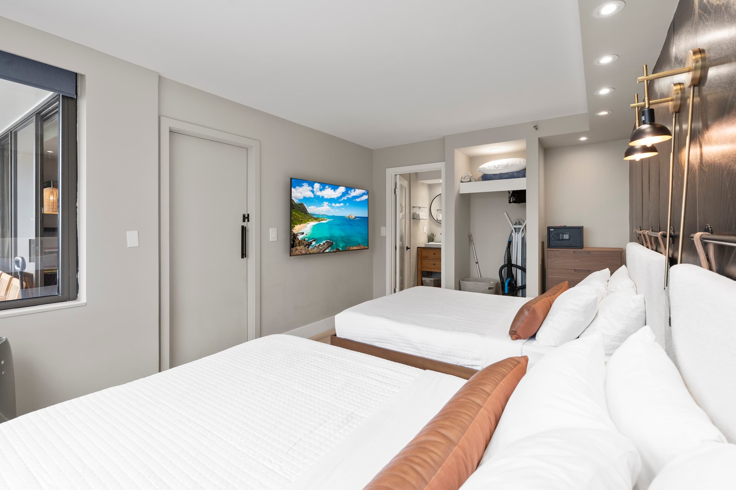 25FL-Upscale Ultra Modern-Premium 1BR W/Parking - Image 26