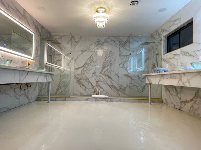 6500 SF+Single floor +super pool+ luxury Jacuzzi gallery image 2