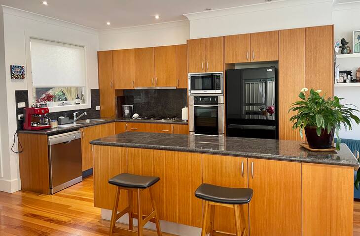 Modern house in prime location gallery image 4