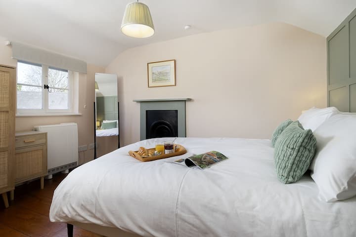 Dormitorio principal de Orchard Cottage - StayCotswold