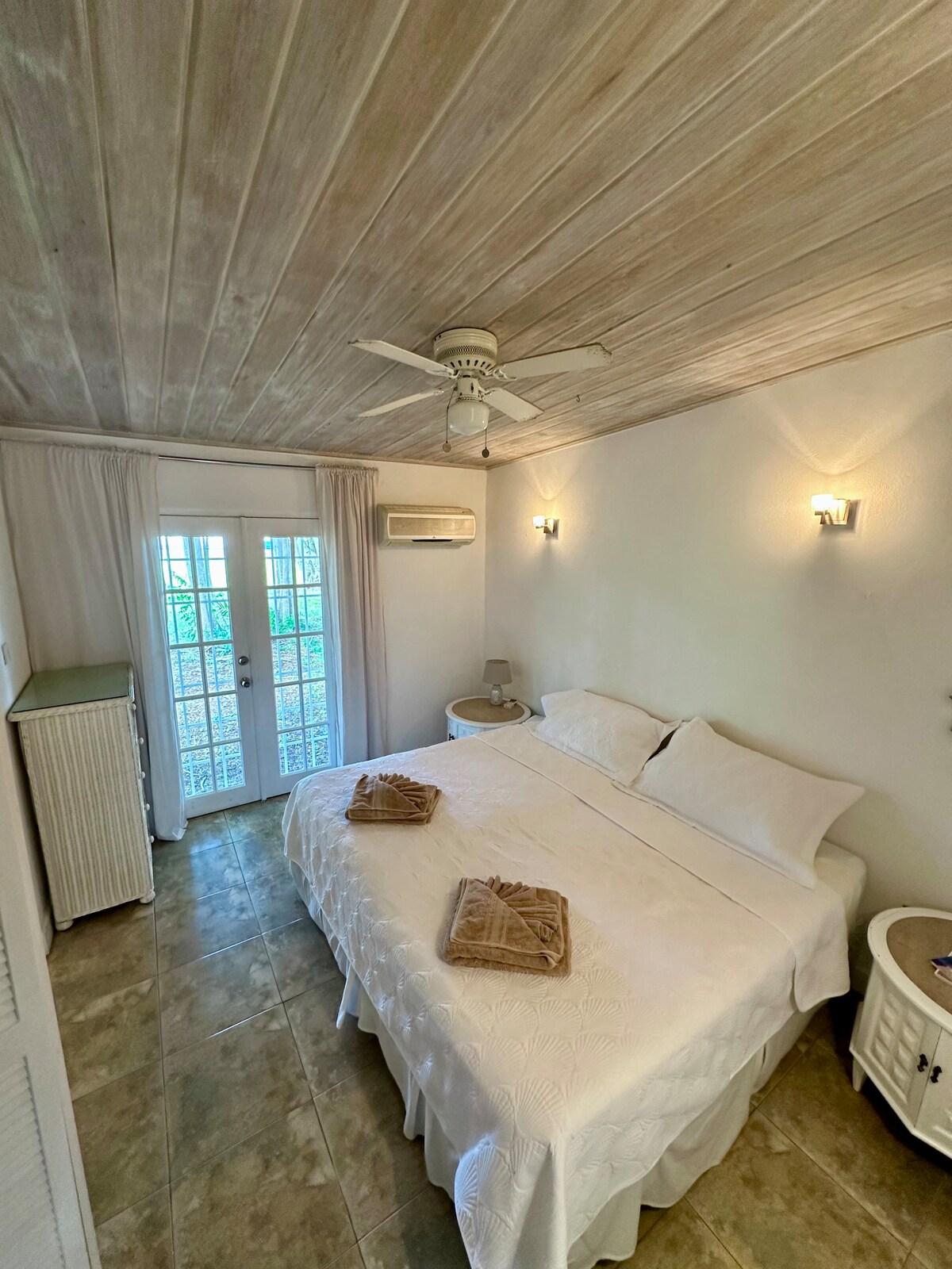 Go with the Flo- 1BR apartment 3 MIN to the beach!