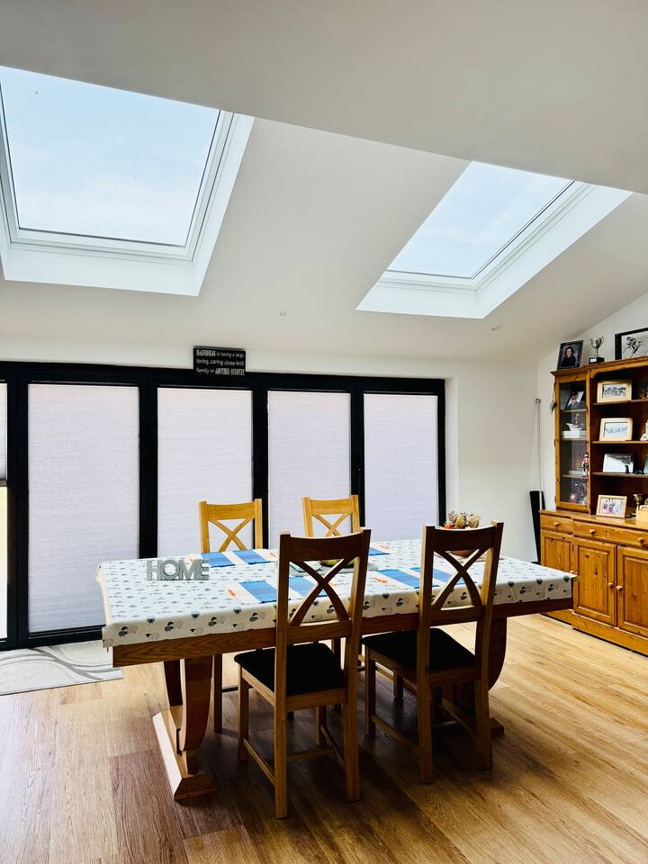 The Henge House 4-room Stay - Salisbury