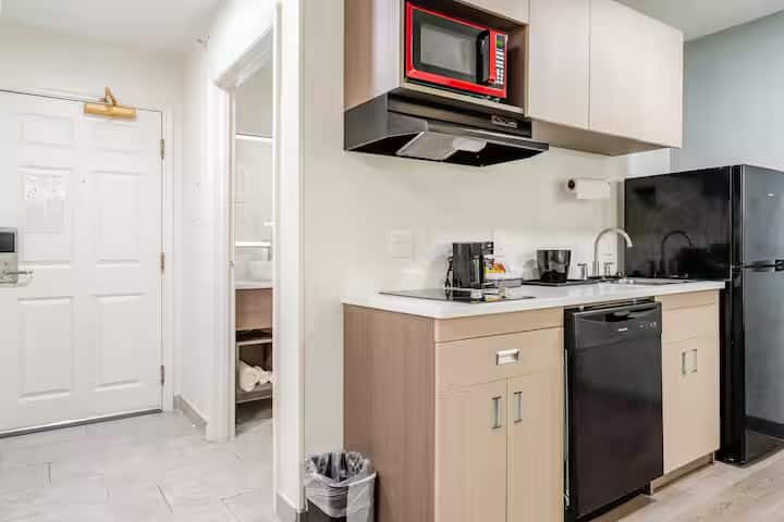 Newly Renovated Hotel - Columbia/harbison - Columbia