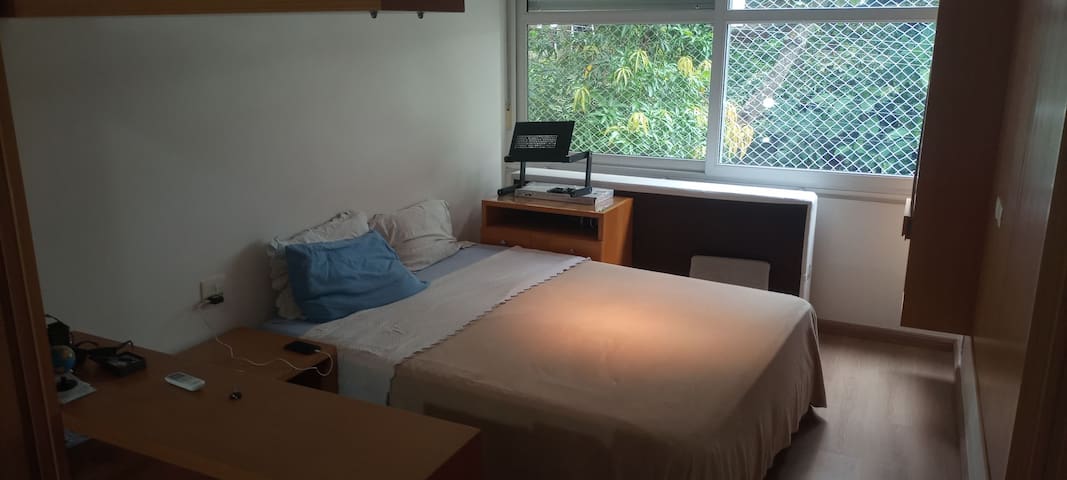 Leblon predio novo prox a praia e a Dias Ferreira