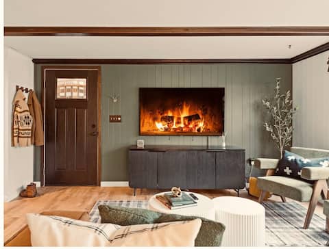 Peaceful Modern Cabin Retreat with Fire Pit