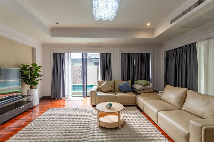 Thonglo25 Swimming pool Villa素坤逸铜锣25巷6卧4卫泳池花园别墅 gallery image 2