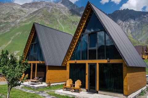 Kazbegi Hills | Wooden cottage in Kazbegi