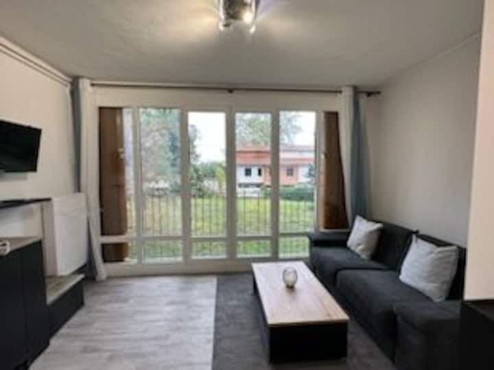 Studio Neuf Proche Gare+ Parking Privé - Saint-Genis-Laval