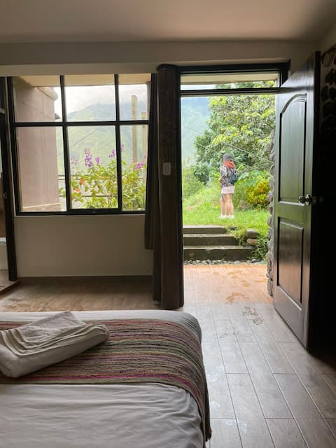 Queen bed, Jacuzzi and balcony 105